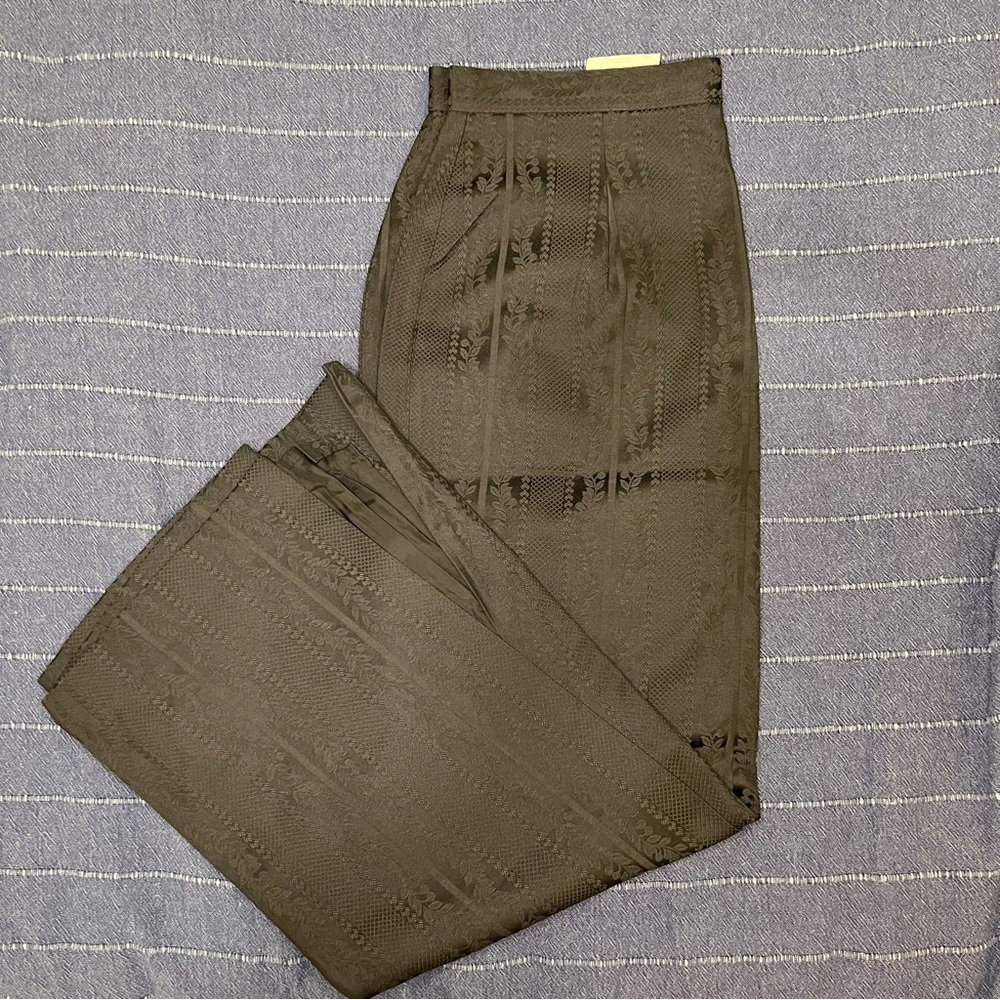 🇮🇹 ARGONNE Embroidered Skirt